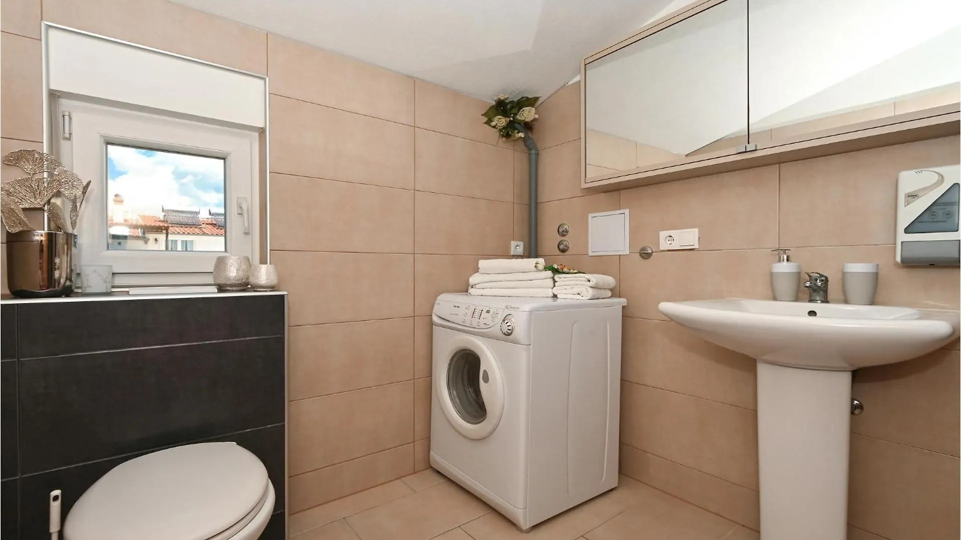 Stunning Apartment In Okrug Gornji With Wifi Trogir 0*,